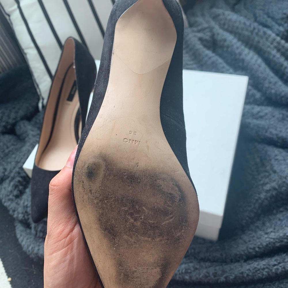 black pumps